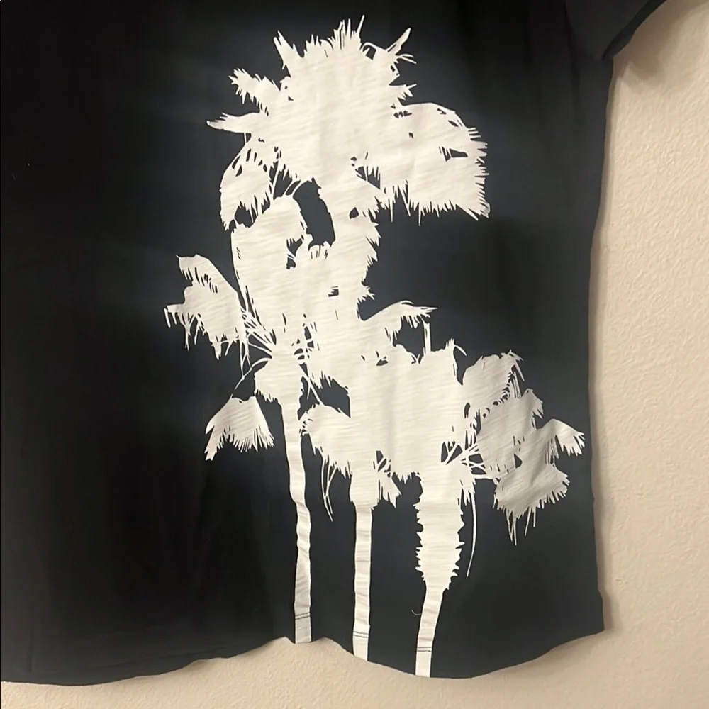 Banana Republic Black and White Short Sleeve Tee with Tropical Print 312